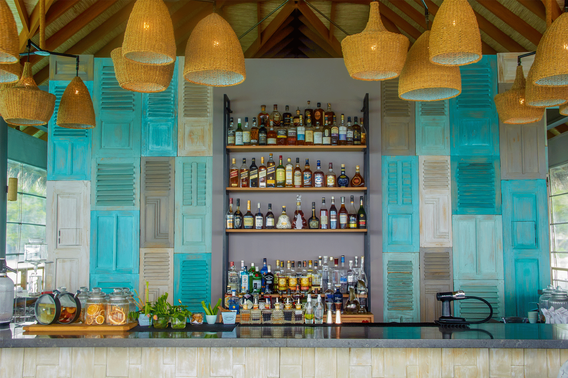 Vakkaru Maldives, Lagoon Bar